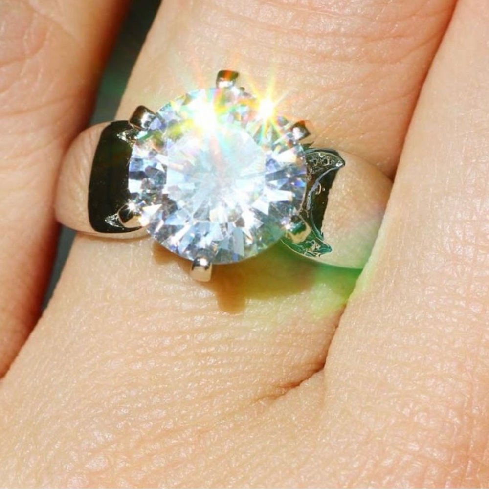 GORGEOUS RING
